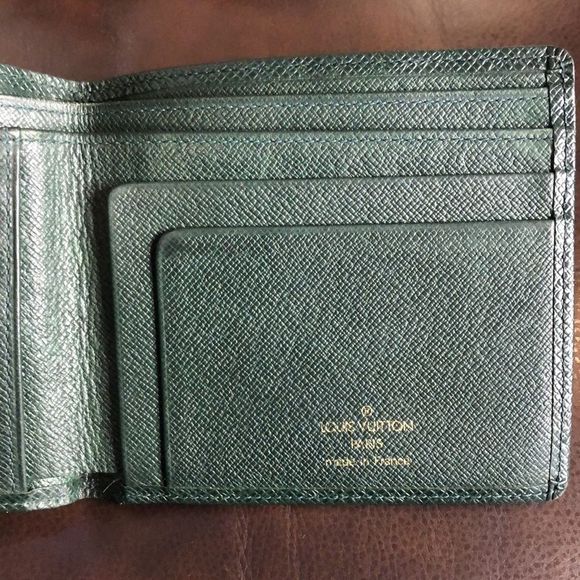 LOUIS VUITTON Green Taiga Leather Bifold Wallet Vintage MI0917 - Picture 7 of 17